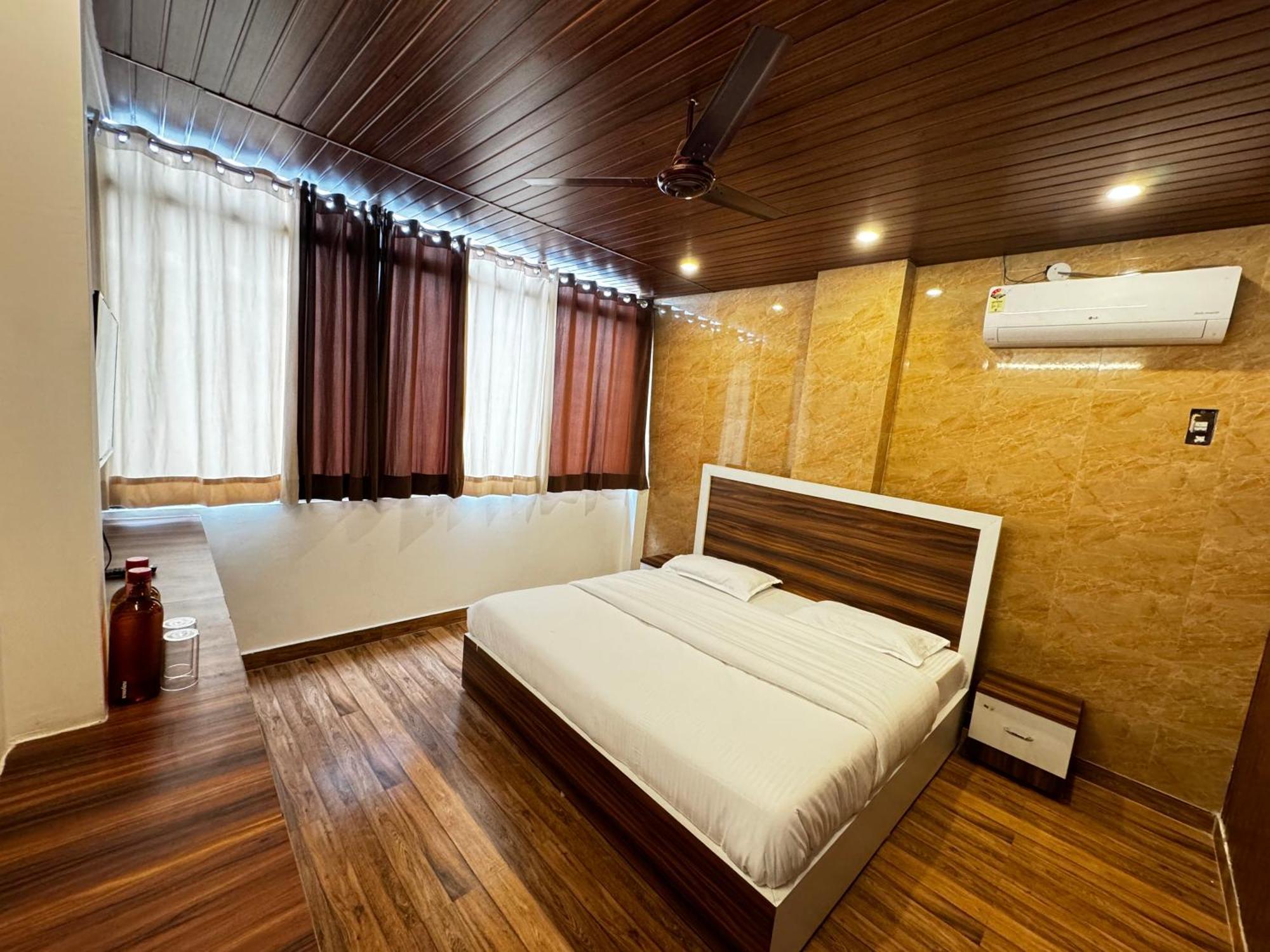 Hotel Walk Inn Faridabad Ngoại thất bức ảnh