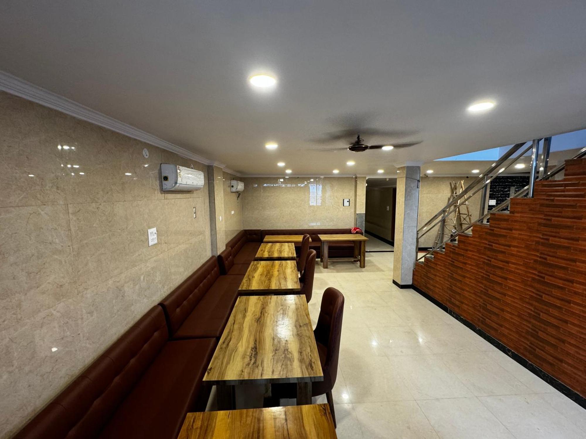 Hotel Walk Inn Faridabad Ngoại thất bức ảnh
